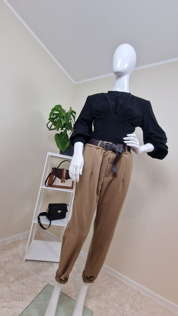 Scarlett trousers with belt caramel